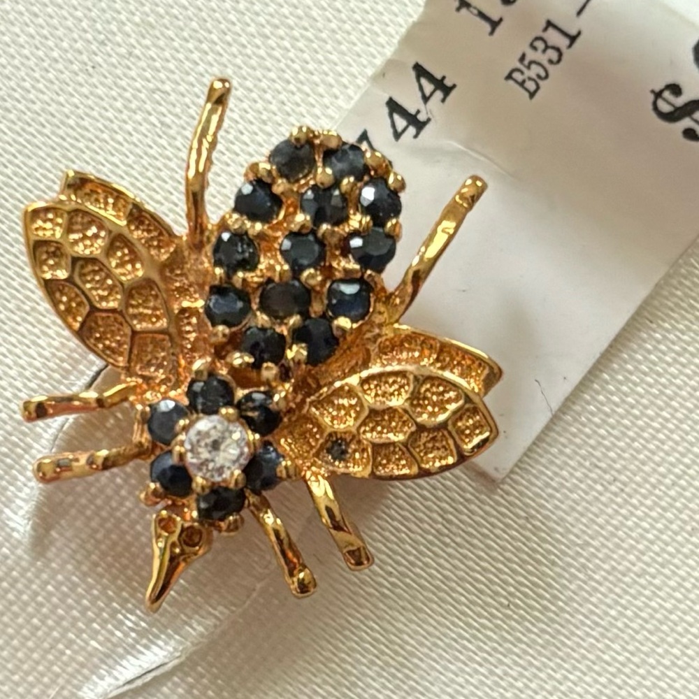 NWT Gold and Rhinestone Bumble Bee Brooch